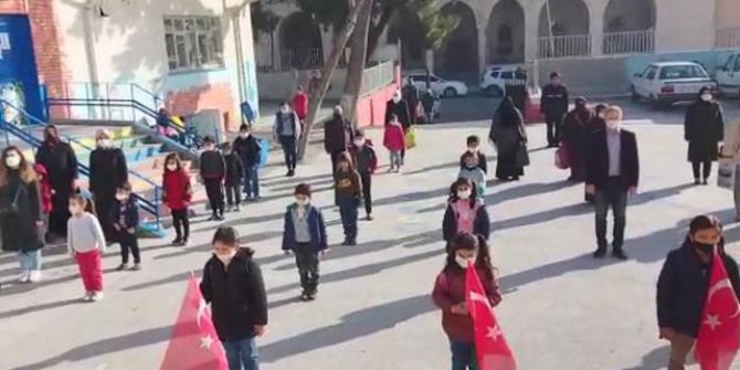 Okullarda İstiklal Marşı töreni