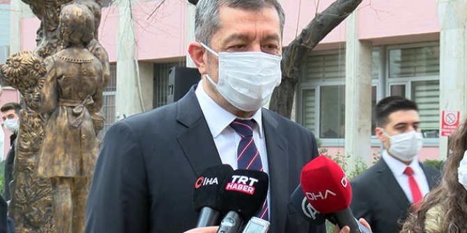 Bakan Selçuk: On binlerce okulumuzda bugün İstiklal Marşı okundu