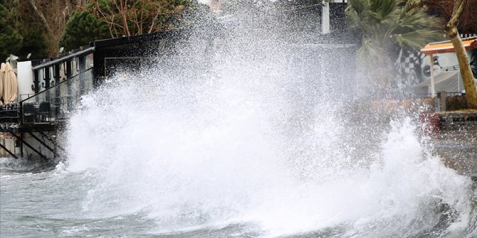 Meteoroloji, Ege'deki 'kuvvetli fırtınadan' dolayı 6 ile yönelik 'sarı uyarı' yaptı