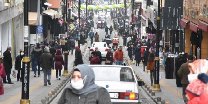 Sivas sokakları, kısıtlama sonrası kalabalık