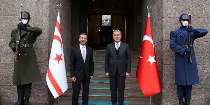 Bakan Akar, KKTC Dışişleri Bakanı Ertuğruloğlu ile görüştü