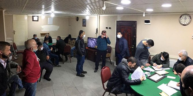 Erkekler tuvaletindeki gizli kapıdan girilen lokale kumar baskını
