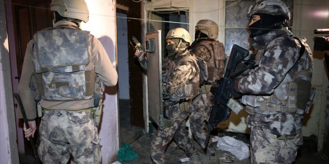 İzmir merkezli 12 ilde terör operasyonu: 48 gözaltı