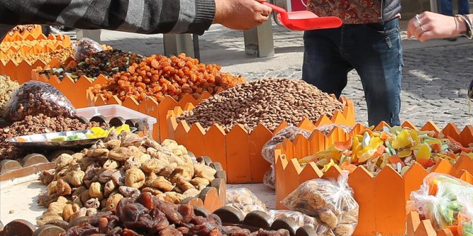 Yılbaşında marketlerden en çok beyaz et, kuruyemiş ve meyve satın alındı