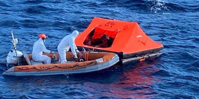 Muğla'da Türk kara sularına itilen 5 düzensiz göçmen kurtarıldı