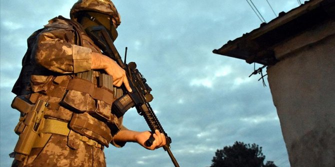 Cumhuriyet tarihinin en büyük 'akaryakıta bağlı vergi kaçakçılığı' operasyonunda 220 zanlı yakalandı