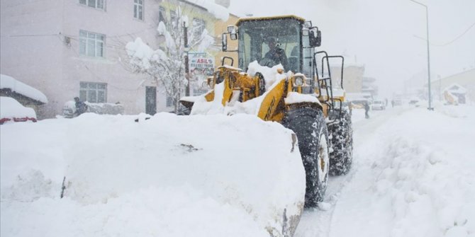 Doğu Anadolu'da kar hayatı olumsuz etkiliyor