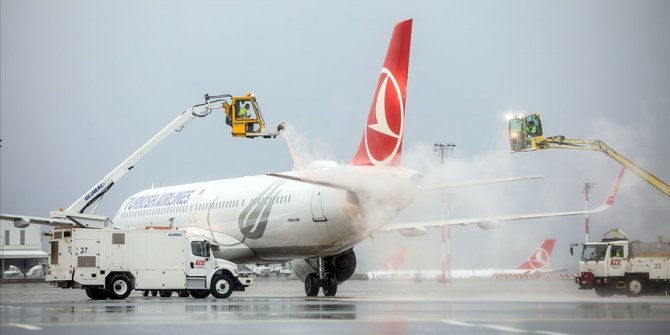 THY uçaklarına buzlanmaya karşı 'de-icing' önlemi