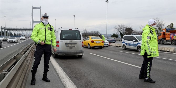 Sokağa çıkma kısıtlamalarına uymayan 24 bin 755 kişi hakkında işlem yapıldı