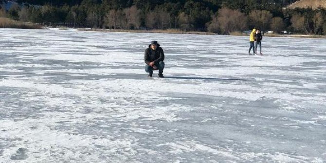 Simav'da soğuk hava gölü dondurdu