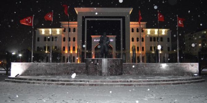 Elazığ'da kar yağışı yaşamı olumsuz etkiledi