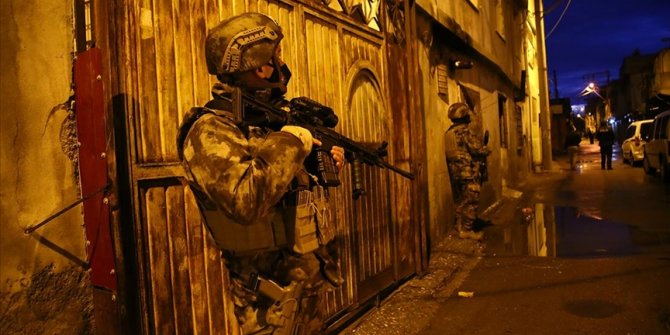 Adana'da uyuşturucu operasyonu: 25 gözaltı kararı