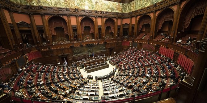 İtalya'da Başbakan Conte ve hükümeti, Temsilciler Meclisinden güvenoyu aldı