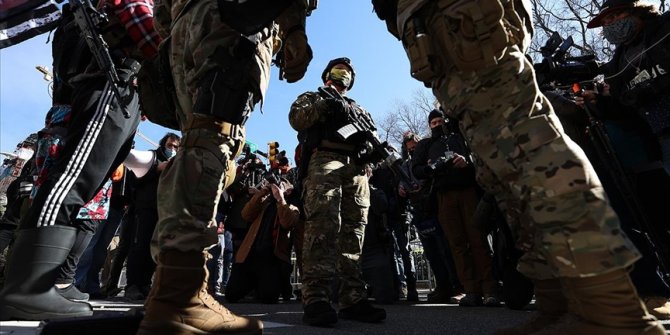Virginia'da karşıt görüşlü silahlı grupların gösterileri olaysız geçti