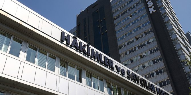 FETÖ ile iltisak ve irtibatı saptanan 9 hakim ve savcı meslekten çıkarıldı