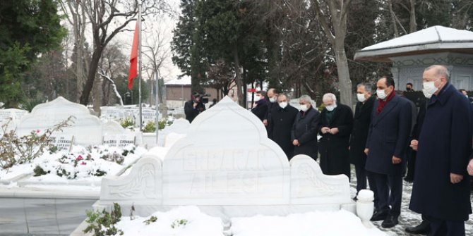 Cumhurbaşkanı Erdoğan, Necmettin Erbakan'ın mezarını ziyaret etti