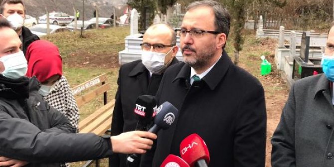 Bakan Kasapoğlu, Eren Bülbül ile Özkan Sümer'in kabirlerini ziyaret etti