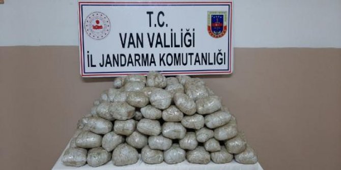 Van'da katır sırtındaki çuvallarda, 122 kilo 441 gram esrar ele geçirildi