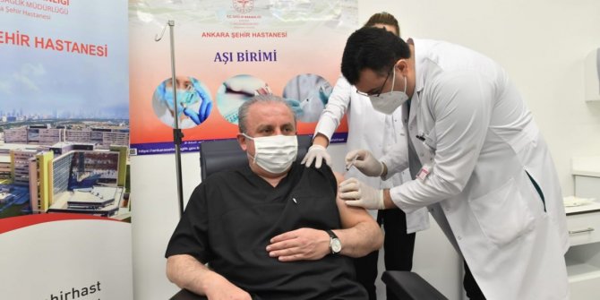 TBMM Başkanı Mustafa Şentop KOVİD-19 aşısı oldu