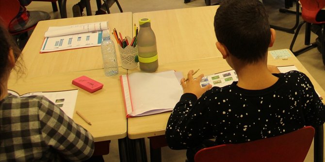 Hollanda'da ilkokullardaki İslamofobik eğitim materyalleri Müslümanların tepkisini çekti