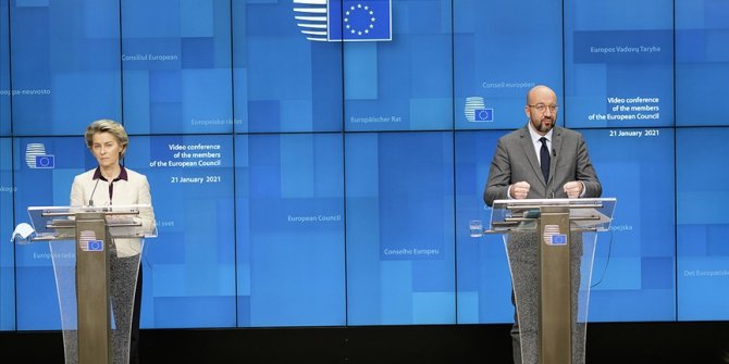 AB aşı sertifikasını erteleyecek, gerekli olmayan seyahatleri 'daha güçlü' caydıracak
