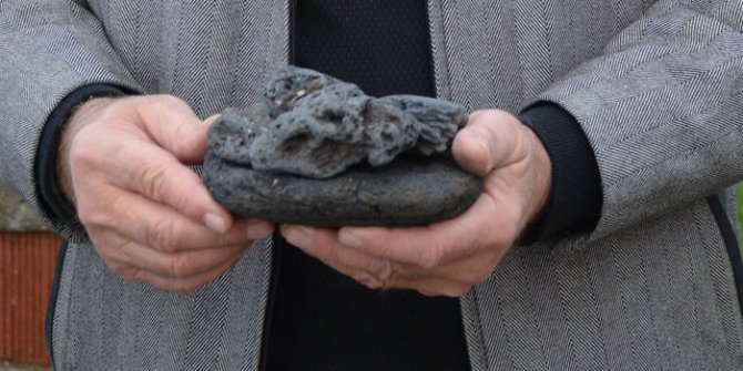 Gök taşı olduğunu iddia ettiği taşları satışa çıkardı