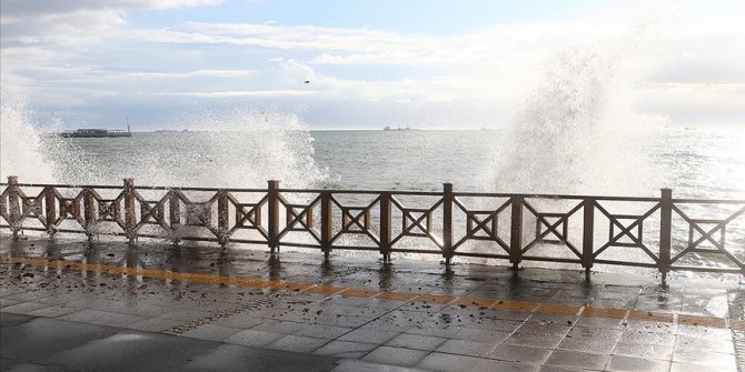 Marmara Denizi'nde ulaşıma lodos engeli