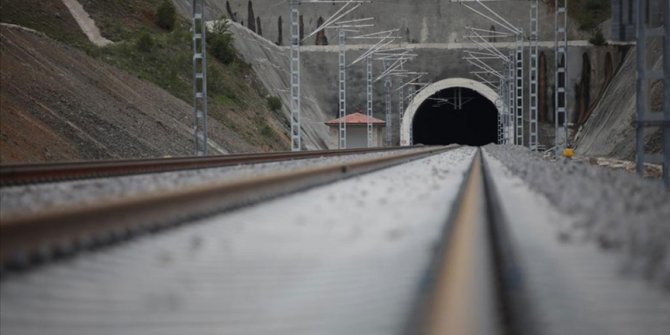 Ankara-Sivas YHT hattının performans testlerini yapacak tren yola çıktı