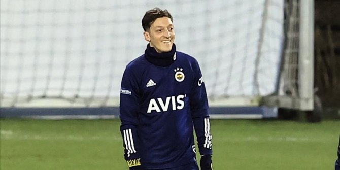 Fenerbahçe'nin eski yıldız oyuncularından Mesut Özil'e 'hoş geldin' mesajı