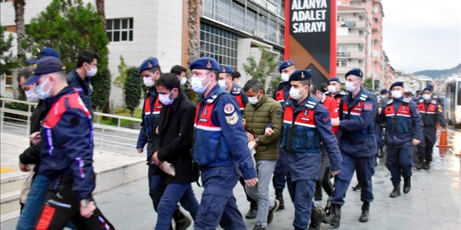 Antalya'da uyuşturucu operasyonunda yakalanan 42 şüpheliden 25'i adliyede