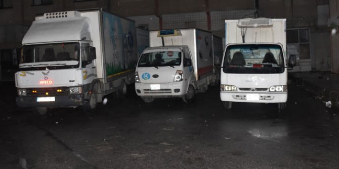 Park halindeki 9 kamyonetin aküsü çalındı 