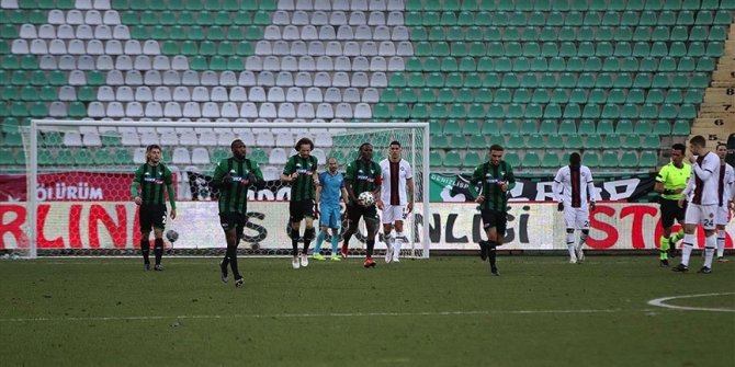 Denizlispor ilk devreyi sıralamanın en altında kapattı