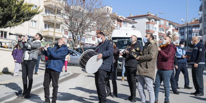 Mamak sokaklarında müzik resitali