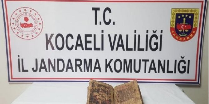 Kocaeli’nde deri üzerine yazılmış İncil ele geçirildi