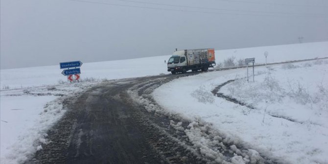 Trakya'da kar yağışı etkili oluyor