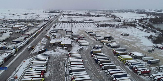Kapıkule Sınır Kapısı'nda, 1400 TIR çıkış için bekliyor