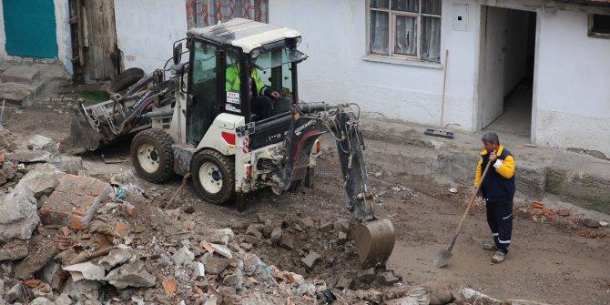 Belediye Ekiplerinden Şehrin Dört Tarafında Saha Çalışması 