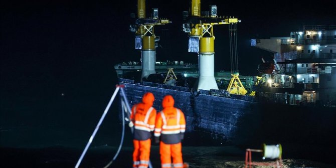Beykoz açıklarında sürüklenen gemiyi kurtarma çalışmalarına gece saatlerinde ara verildi