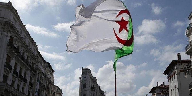 Cezayir 7 yıldır kapalı olan Libya'daki büyükelçiliğinin yeniden açılacağını duyurdu