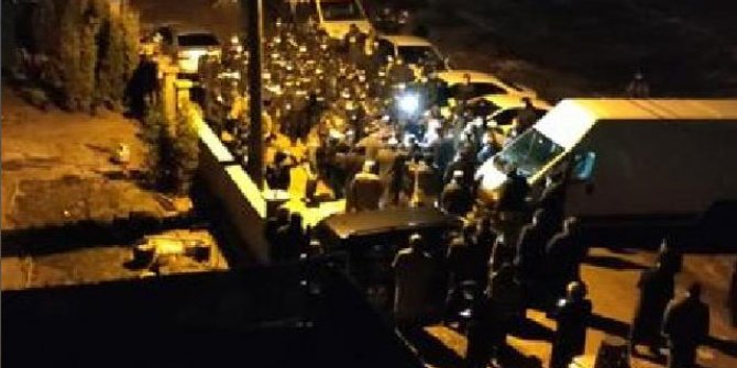 Cemaat liderinin mezardan cenazesinin taşınmasında arbede yaşandı
