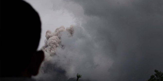 Endonezya’da Merapi Yanardağı’nda son 24 saatte 52 patlama yaşandı