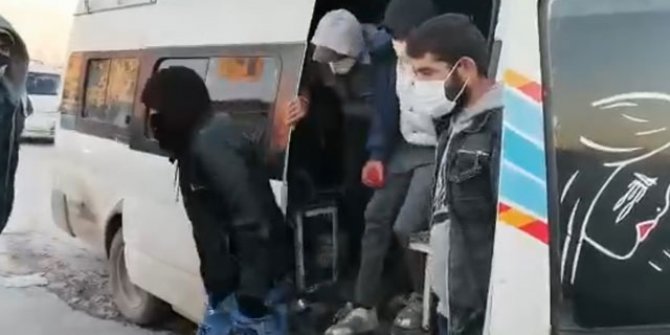 Adana'da 15 kişilik minibüsten 33 yolcu indi