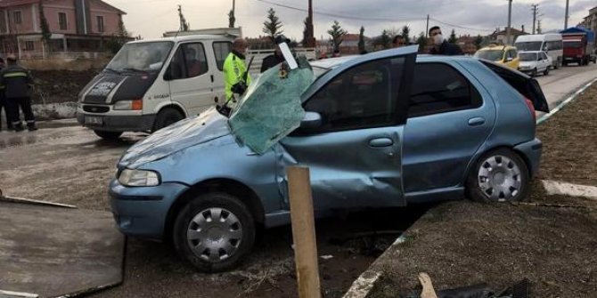 TIR'la çarpışan otomobildeki karı- kocayı ölüm ayırdı