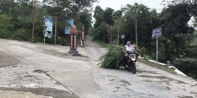 Endonezya'da Merapi Yanardağı'ndaki patlamalar bölge halkını olumsuz etkiliyor