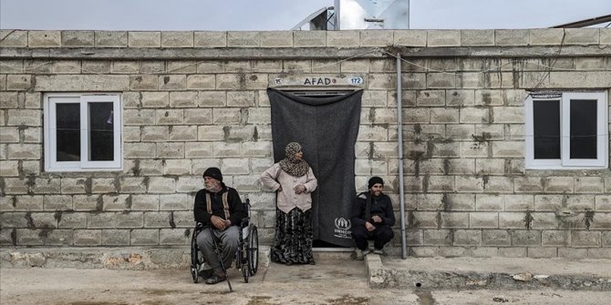 Türkiye'de toplanan bağışlar, rejimin saldırılarından kaçan Suriyelilere 'dört duvar' oluyor