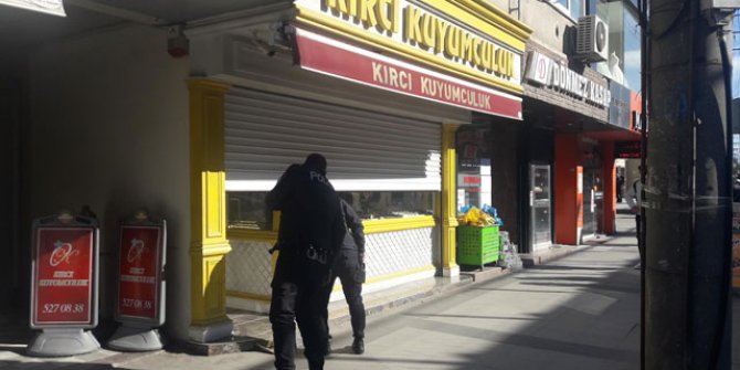 Kuyumcudaki ağabey-kardeş kavgası, soygun girişimi sanılınca polis alarma geçti
