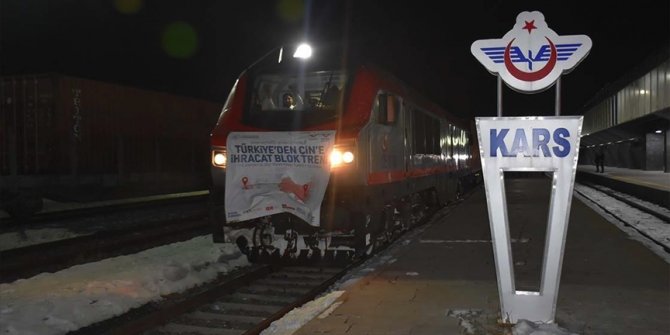 Çin'e gidecek bor yüklü ihracat treni Kars'tan Gürcistan'a uğurlandı