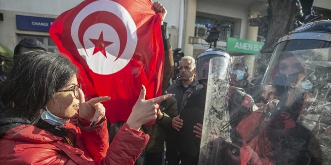 Tunus'ta gözaltına alınan protestocuların serbest bırakılması için gösteri düzenlendi