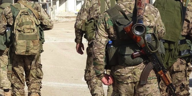 Esed rejimi ordusundan 40 asker muhaliflere sığındı