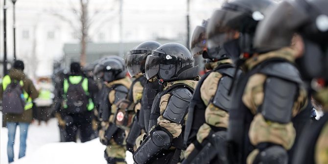 Rusya'da göstericiler, Navalnıy'ın tutuklanmasını protesto etmek için tekrar sokakta